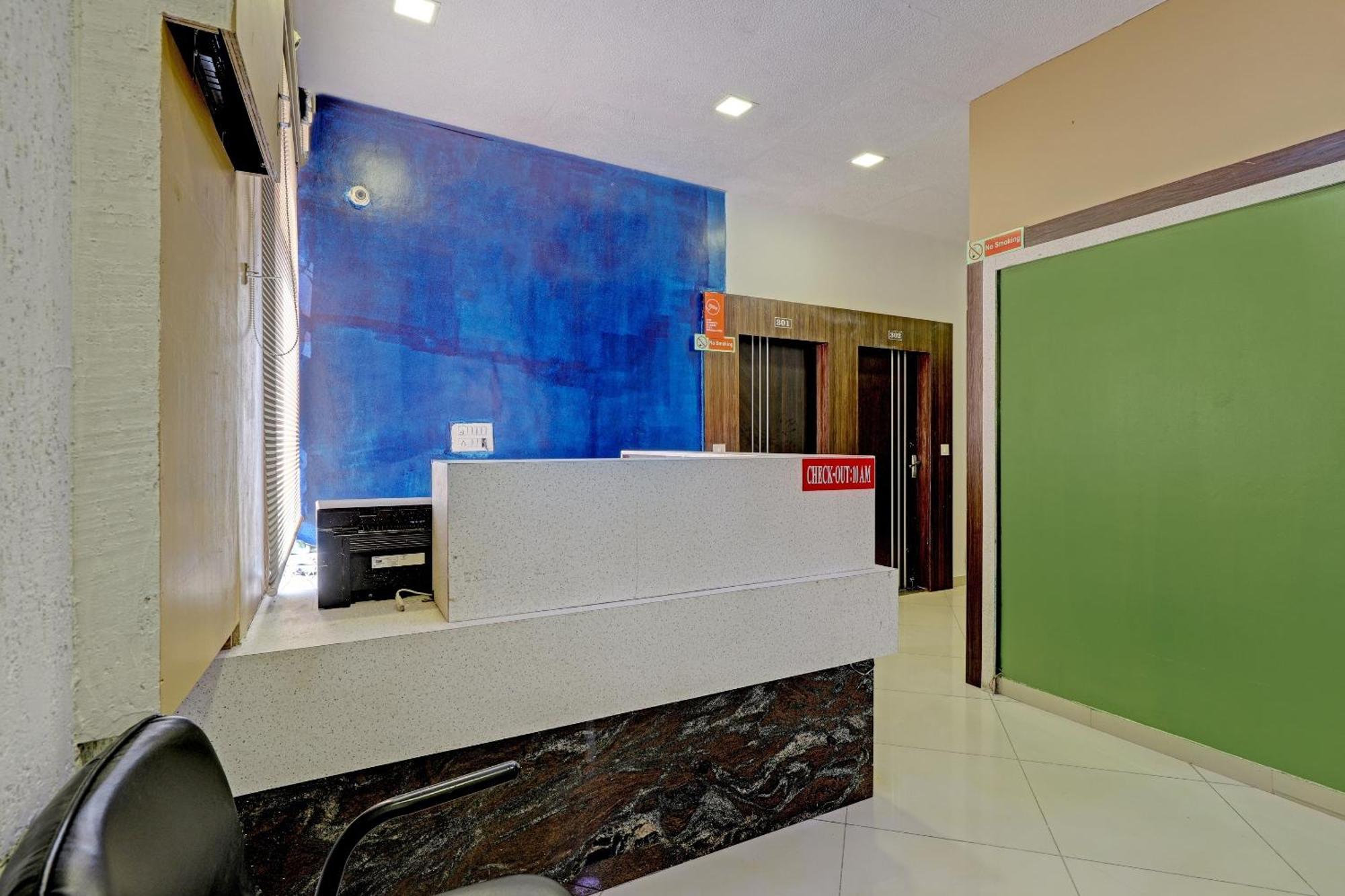 Oyo 11649 Hotel Mahima 甘地讷格尔 外观 照片