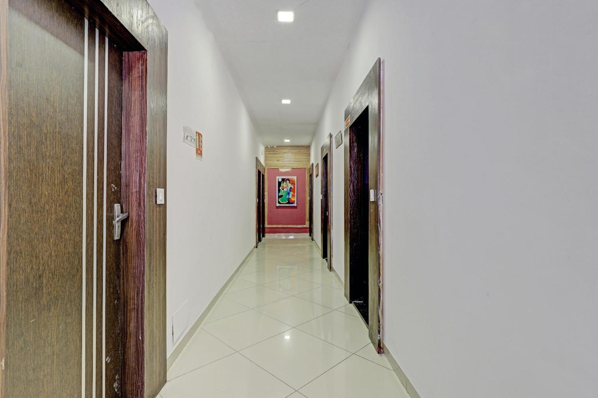 Oyo 11649 Hotel Mahima 甘地讷格尔 外观 照片