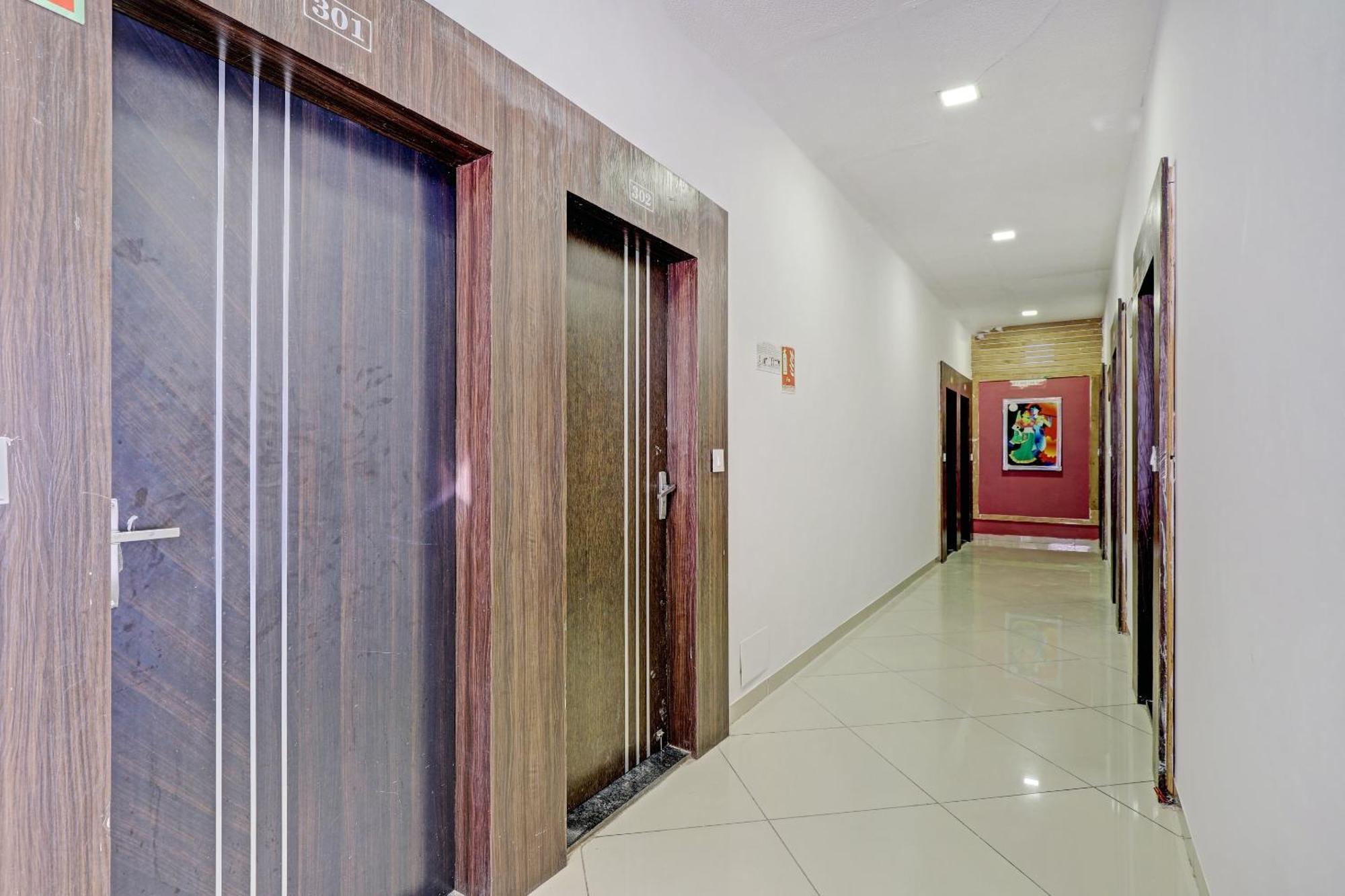 Oyo 11649 Hotel Mahima 甘地讷格尔 外观 照片