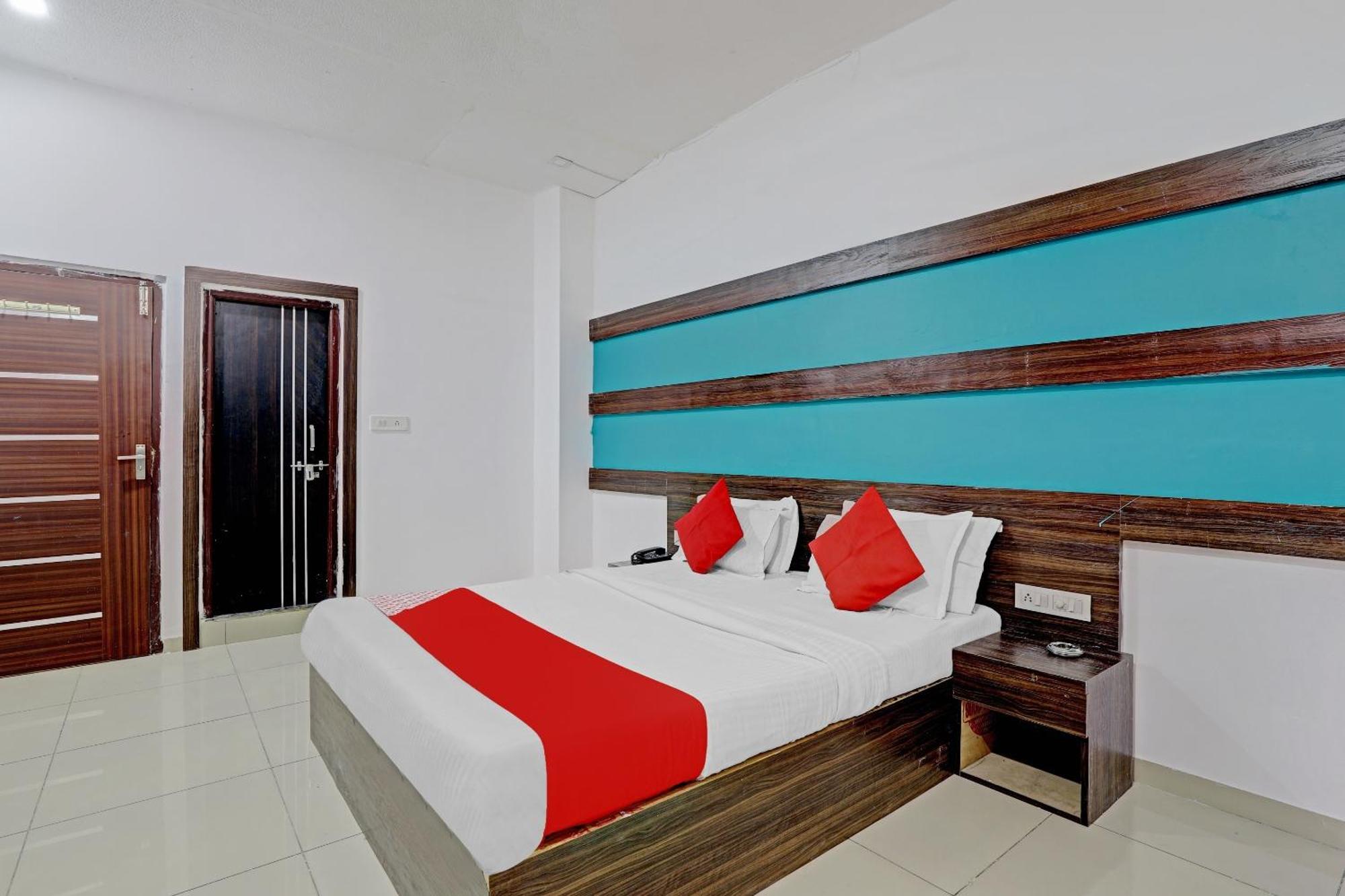 Oyo 11649 Hotel Mahima 甘地讷格尔 外观 照片