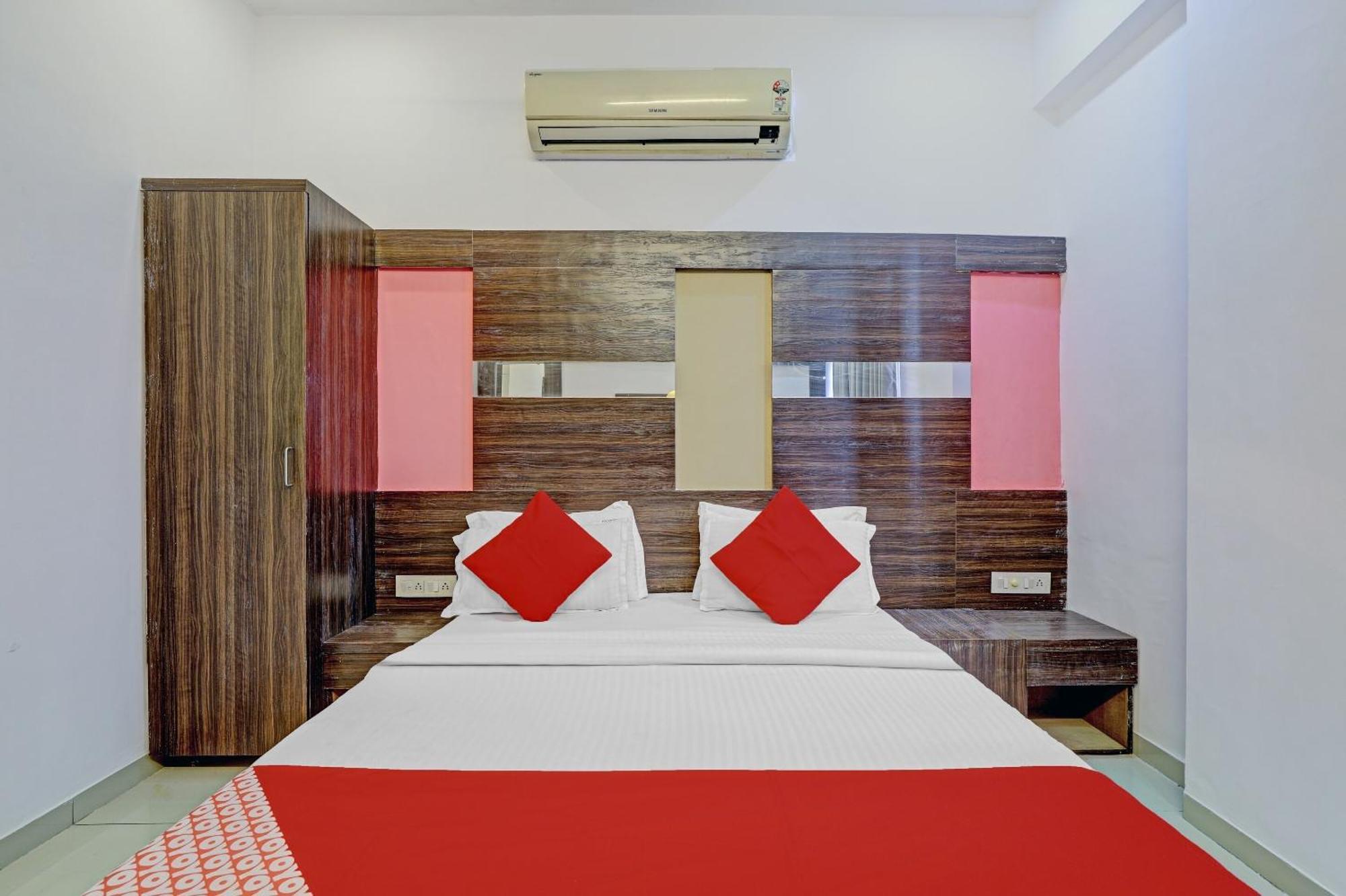 Oyo 11649 Hotel Mahima 甘地讷格尔 外观 照片