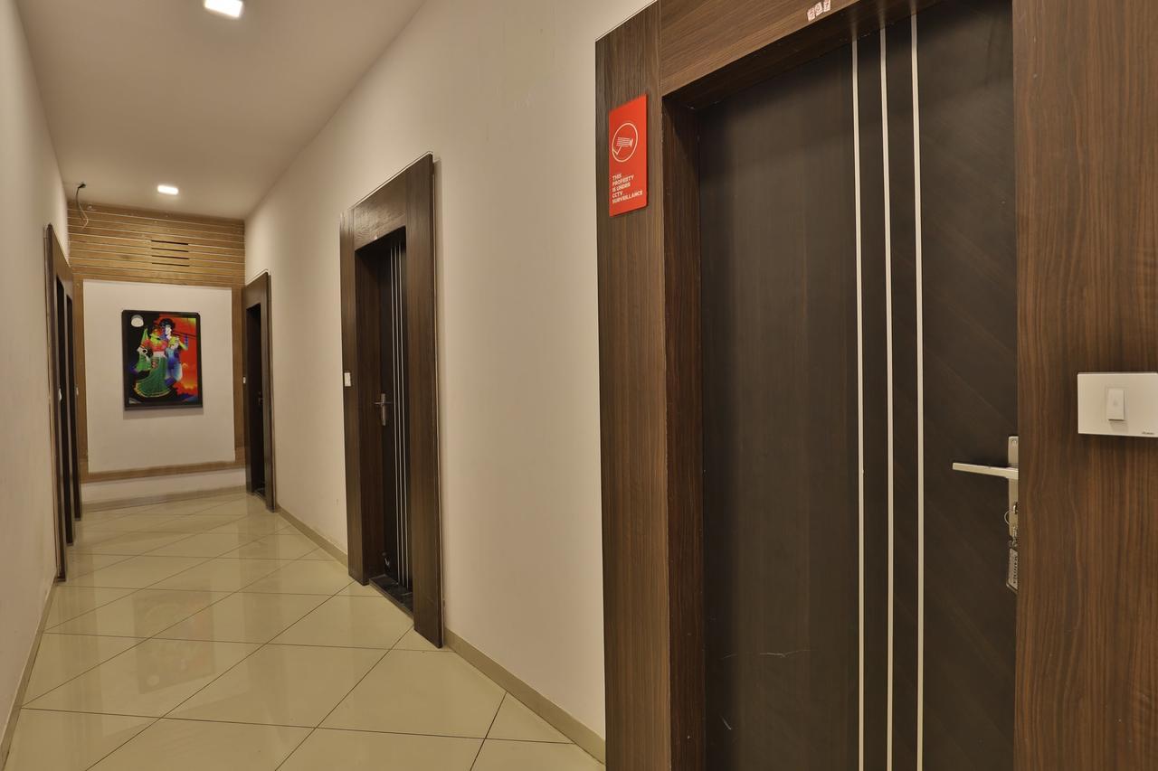 Oyo 11649 Hotel Mahima 甘地讷格尔 外观 照片