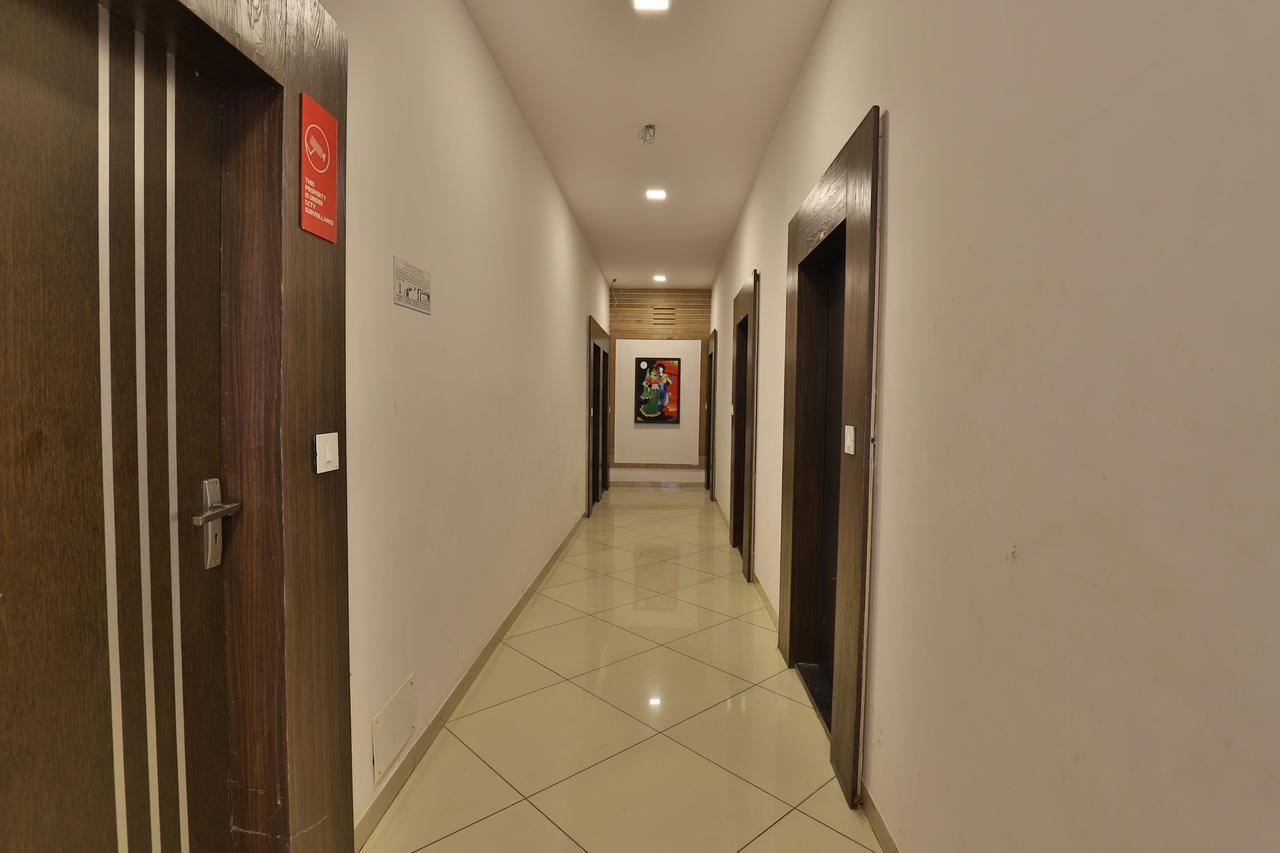 Oyo 11649 Hotel Mahima 甘地讷格尔 外观 照片