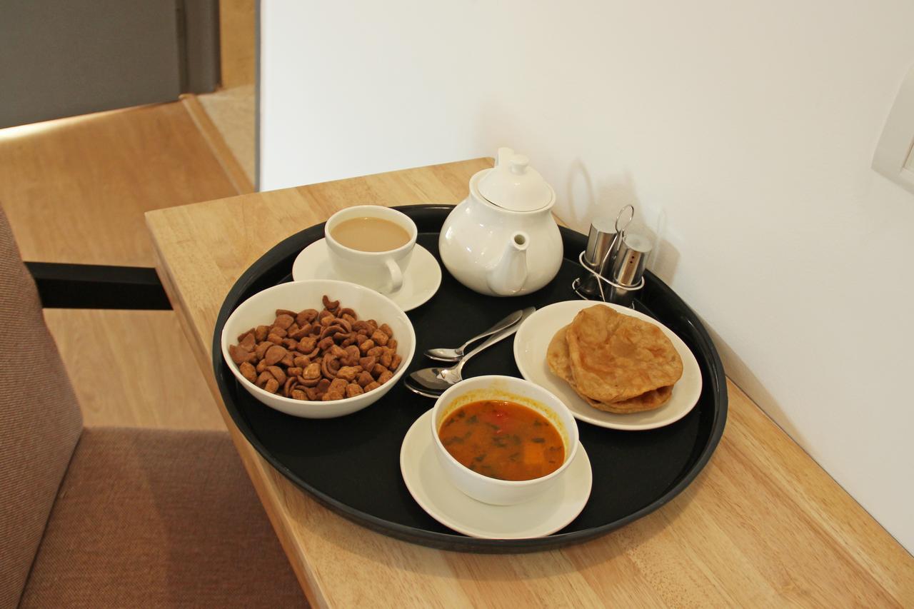 Oyo 11649 Hotel Mahima 甘地讷格尔 外观 照片