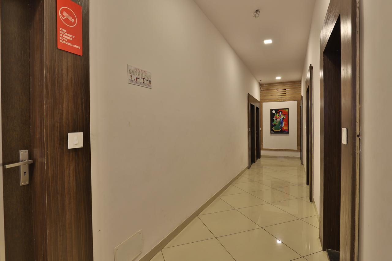 Oyo 11649 Hotel Mahima 甘地讷格尔 外观 照片