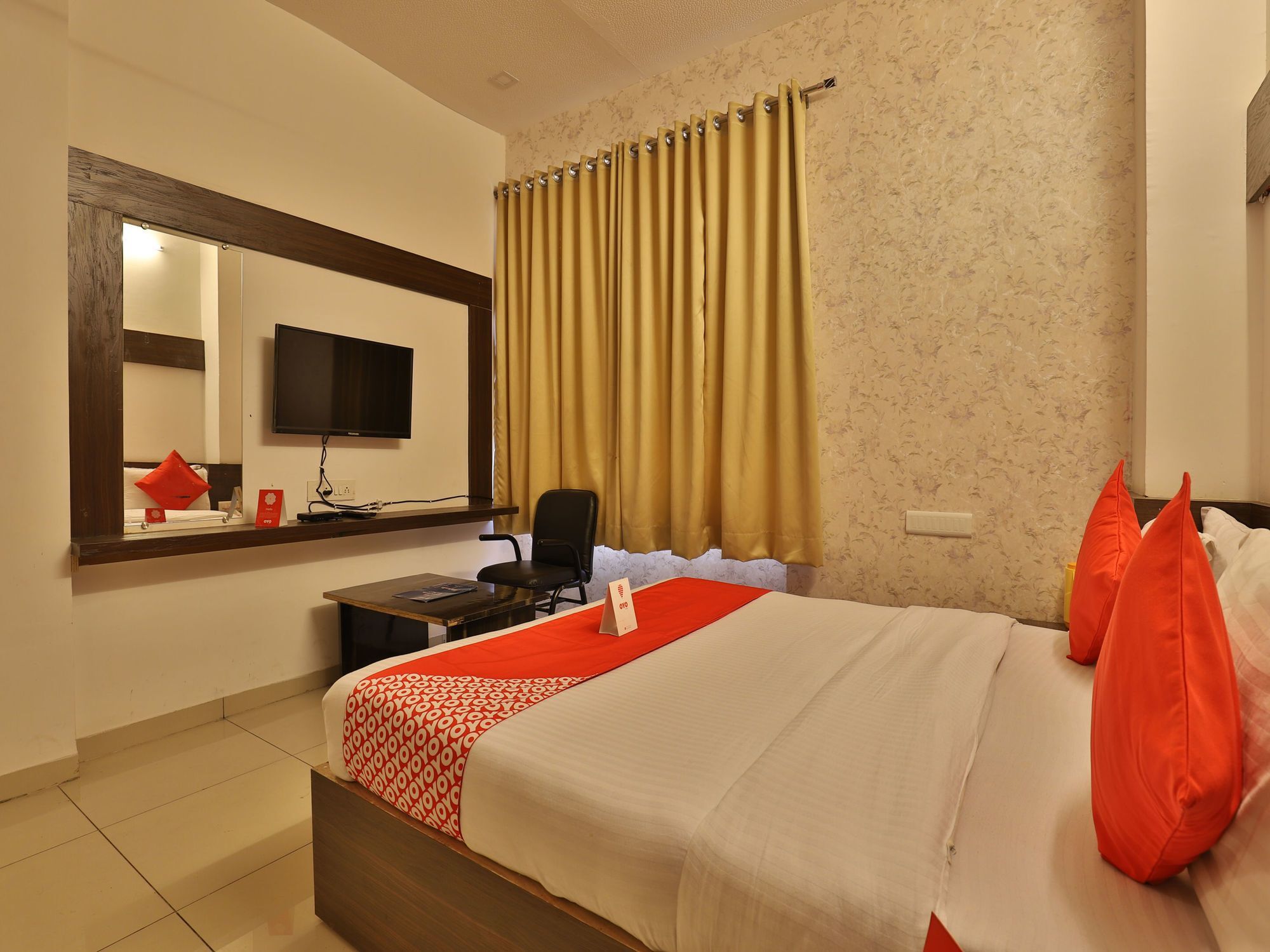 Oyo 11649 Hotel Mahima 甘地讷格尔 外观 照片