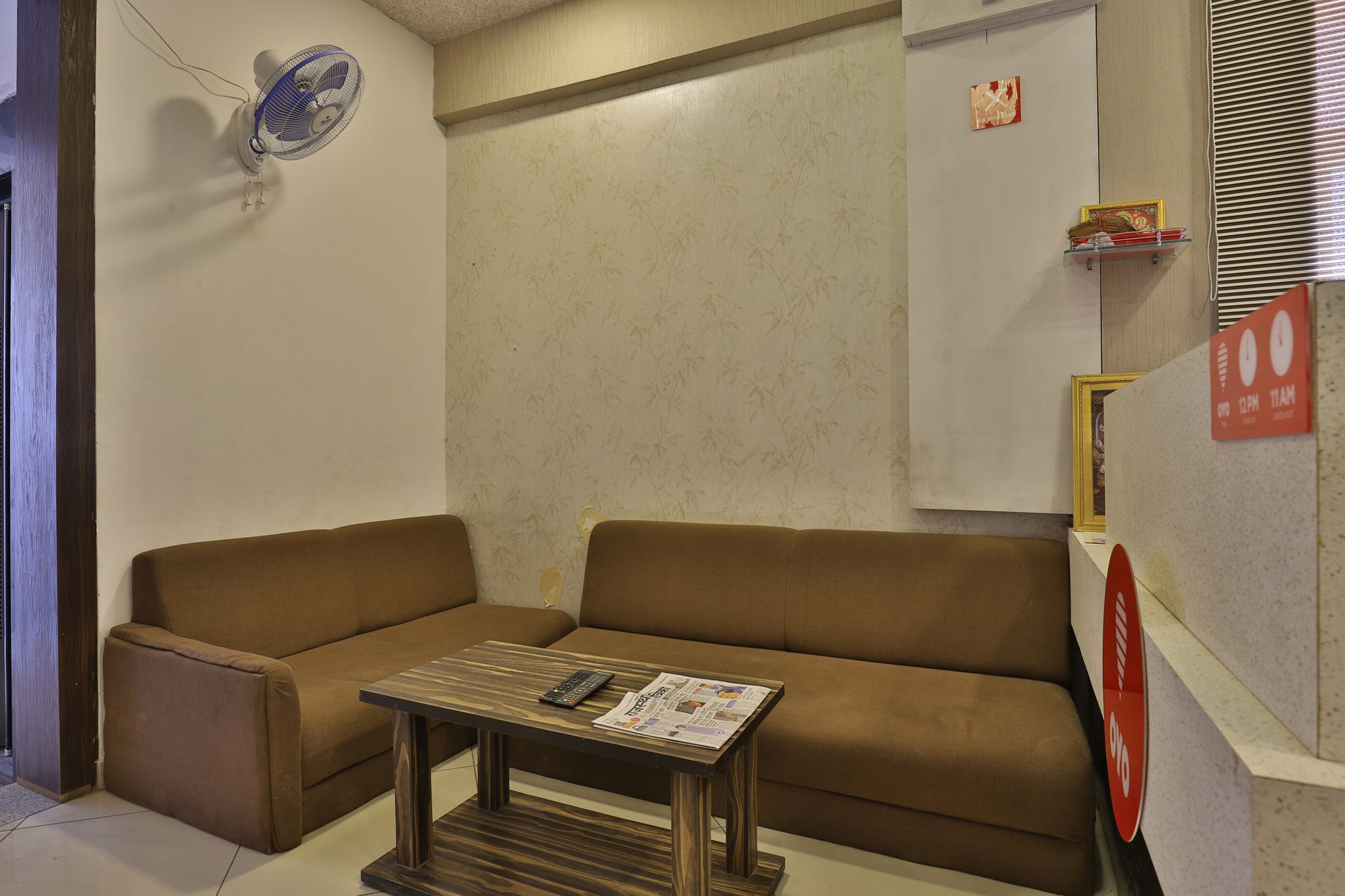 Oyo 11649 Hotel Mahima 甘地讷格尔 外观 照片